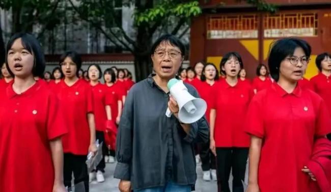 张桂梅的14届毕业生同台一下泪目 教育改变命运